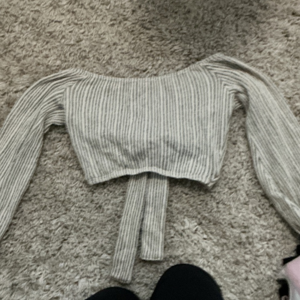 Gray Ribbed Tie-Front Top - Picture 2 of 3